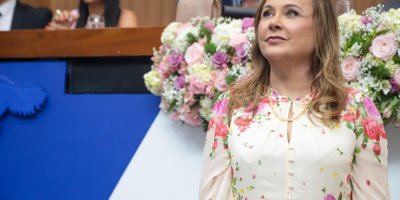 Kátia recebe título