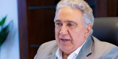 Perpendiculares e planas