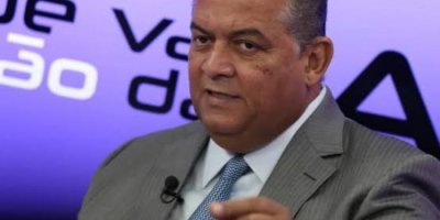 Comícios são mais próximos do povo, diz senador Eduardo