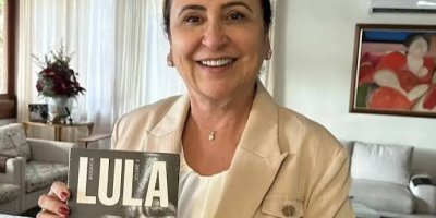Kátia com Lula na apuração dos votos
