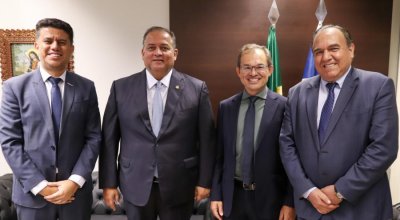 Senador Eduardo Gomes debate expansão da conectividade e recebe convite para o maior congresso de tecnologia do mundo