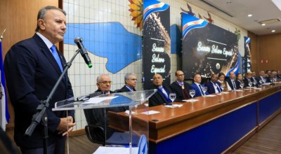 Prefeito Eduardo Siqueira Campos participa de sessão solene em homenagem aos 37 anos do TCE-TO