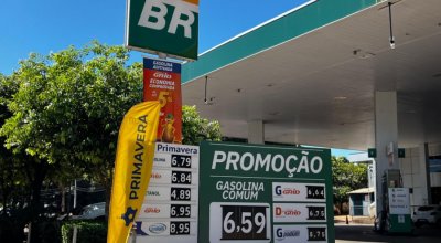 Crise do petróleo ajuda  governo a superar problemas de arrecadação de ICMS em  março. Estado assumiu a frente com maior reajuste do combustível no mês no país: 24,7%   Mas isto está fora dos palanques e de "renúncias"