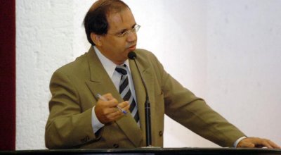 Eli Borges é o candidato ao Senado de Wanderlei. Resta saber se o Palácio quereria derrotar Eduardo Gomes ou Carlos Gaguim já que são apenas duas vagas em disputa!!! Essa união desse jeito vai longe!!!