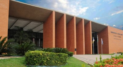 Governo manda ao Legislativo PL para negociar débito reconhecido pela Justiça com auditores e transitado em julgado que pode elevar-se a R$ 150 milhões mas continua emperrando correção da tabela de cargos