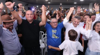 Senador Eduardo Gomes destaca trajetória de Jair Farias e projeta pré-candidato como "o deputado federal mais votado do Tocantins" durante evento em Palmas
