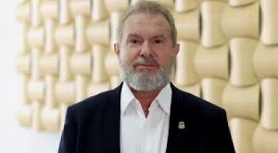 Mauro Carlesse publica nota sobre Vicentinho Jr