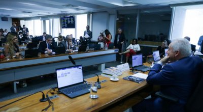 Senadores discutem ritmo de tramitação da PEC do fim da escala 6x1