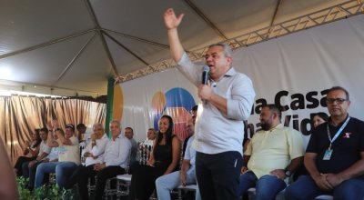 Entrega de casas em Porto Nacional: "A história de vocês também é a minha", diz Ronivon, emocionado, ao lembrar do tempo em que morou em barraco na cidade
