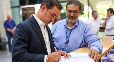 Vicentinho assina Pacto pela Integridade das Eleições após agenda oficial em Porto Nacional