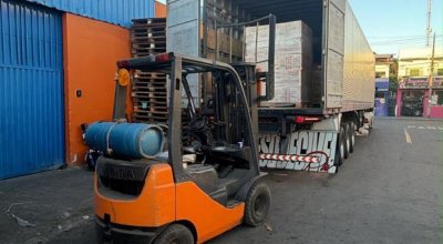 Fiscais da Fazenda interceptam nesta quinta carreta com 4 mil e 500 caixas de bebidas em Araguaína