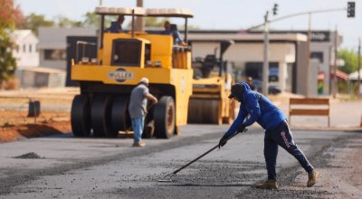 Pavimentação asfáltica avança na Avenida LO-21 em mais um trecho estratégico da Capital
