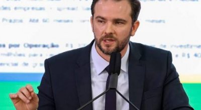 Brasil não deixará de negociar tarifas impostas pelos EUA, diz Durigan