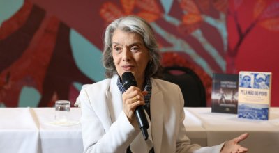 Democracia está nas mãos do povo, não em palácios, diz Cármen Lúcia