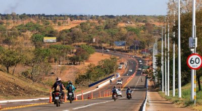 Em gesto simbólico, Eduardo Siqueira Campos reinaugura Avenida Siqueira Campos na primeira hora de agosto