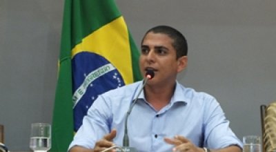 Gaguim sai vencido na escolha de Dalide para suplente e faz opção pelo ex-prefeito e empresário Muniz Araújo, pacificando, por enquanto, a chapa que poderia ter coligações inviabilizadas com a entrada do Agir e  do Monte Sião