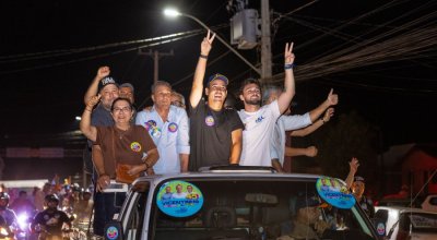 Vicentinho e Amélio arrastam multidão na carreata de Axixá