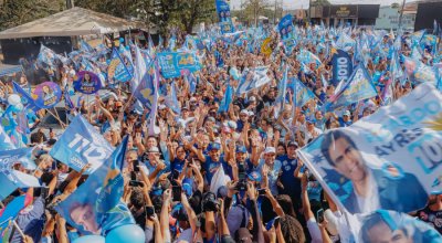 Caminhada pinta Taquaralto de azul em onda pró-Dorinha em Palmas