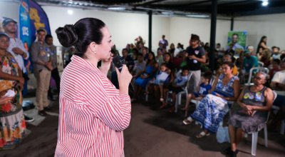 Em reunião no Aureny III, Cinthia  destaca iluminação, moradia e regularização fundiária