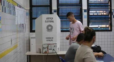 Depois da taxação de 37%, EUA podem não reconhecer  eleições no Brasil, diz UOL neste sábado.!!! Intervenção antecipada a Flávio.Eleições serão definidas pela escolha entre verdade e mentira. Democracia e soberania devem prevalecer a política entreguista!