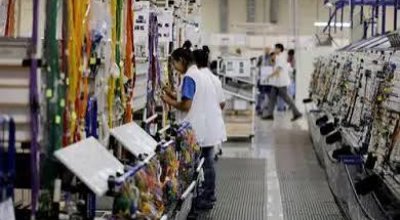 Confiança da indústria sobe em outubro, mas setor segue pessimista