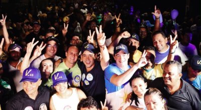 Vicentinho leva muita gente às ruas de Tocantinópolis ao lado de Amélio Cayres e Paulinho Bonifácio