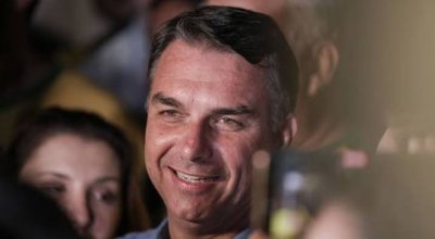 Polícia Federal cancela passaportes de Flávio Bolsonaro