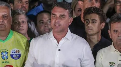 Fuga e carta golpista ampliam isolamento de Flávio Bolsonaro