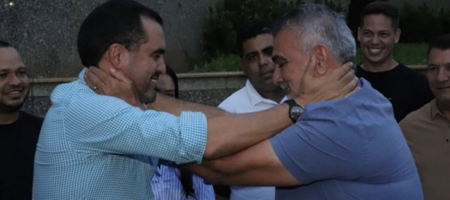 Portais informam que Amélio vai decidir seu futuro até quarta!!! Decidir o quê e  por quê quarta? Na quarta é o evento do PSD de Laurez!! De Dorinha é na sexta!! E janela acaba dia 3 de abril!!! Republicanos e sua catarse eleitoral