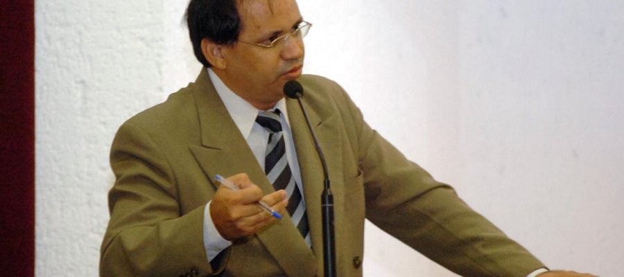 Eli Borges é o candidato ao Senado de Wanderlei. Resta saber se o Palácio quereria derrotar Eduardo Gomes ou Carlos Gaguim já que são apenas duas vagas em disputa!!! Essa união desse jeito vai longe!!!