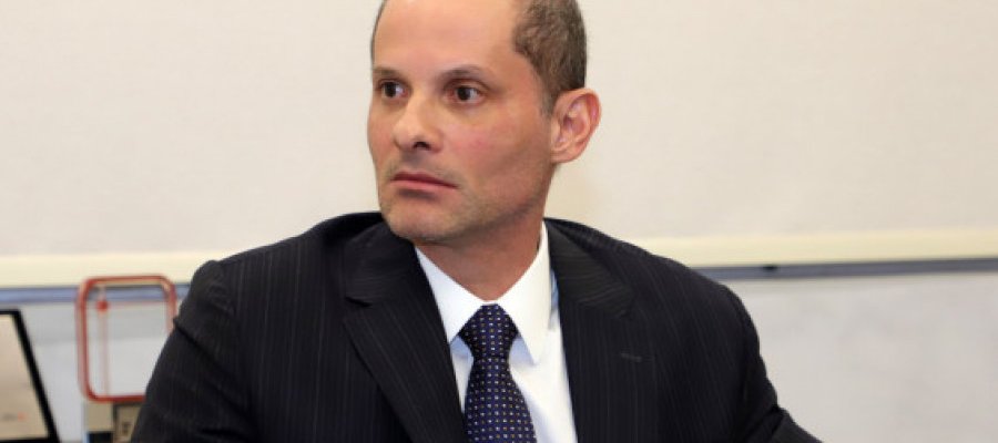 Procuradoria de Justiça intima deputados e governo a dar explicações sobre aumento de cargos comissionados. Denuncia aponta criação de 565 novos cargos e aumento anual de R$ 39 milhões. Em ano eleitoral não é fácil