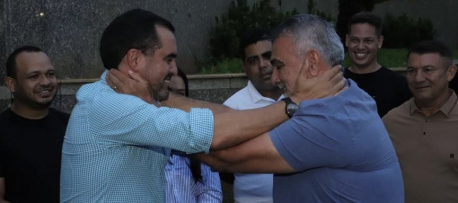 Wanderlei, que já tem Amélio como adversário, parece buscar o presidente do Legislativo como inimigo político. E aí a  barra pode pesar para Palácio e Dorinha Seabra!!! Tem faltado inteligência aos governistas