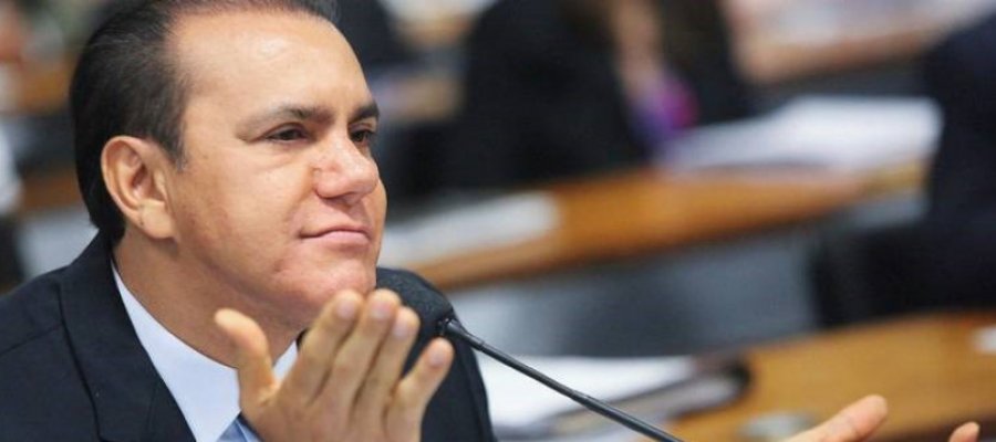 Ataídes derrapou forte com a chantagem indecente com o eleitor. Não diferente de quando defendeu que Bolsonaro fechasse o STF.  E não é o eleitor/consumidor que deveria ao empresário. Atesta-o a sua própria declaração de patrimônio na Justiça Eleitoral
