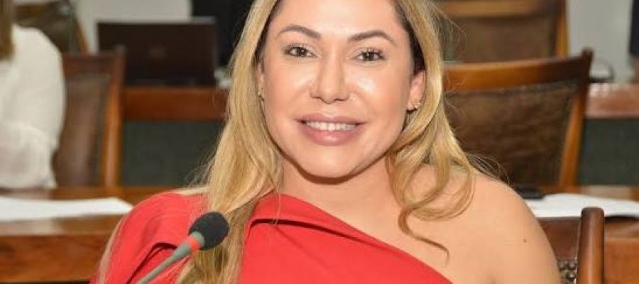 Nunca despreze uma mulher. Principalmente se ela é filha de João Ribeiro e foi presidente do Legislativo estadual. Luana desiste um dia após o prazo para substituição de candidatos!! Uma tungada no Podemos