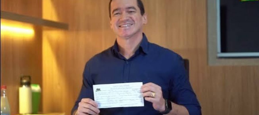 Alexandre Guimarães nadando de braçadas: adversários só encontram para refutar sua aprovação nas pesquisas o seu patrimônio e que não seria um senador do Tocantins!! Duas premissas escandalosamente falsas!!